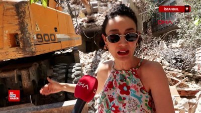 Beyoğlu'nda bina yıkımı sonrası daireler toz içinde kaldı