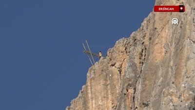 Erzincan Kemaliye'de 'Yarasa kanat' atlayışı nefesleri kesti