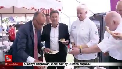 Almanya Başbakanı Merz pastayı elinden düşürdü