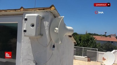 Çanakkale'de Ezan sesini duyabilmek için köydeki evinin çatısına sistem kurdu