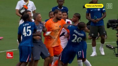 Luis Enrique'nin Joao Pedro'ya sahada vurduğu anlar