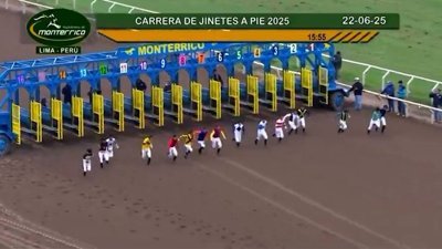 Peru'da atlar değil jokeyler koştu