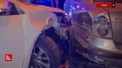 Düzce'de alkollü sürücü, park halindeki 2 araca çarptı