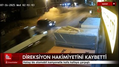 Hatay'da otomobil kamyonetle kafa kafaya çarpıştı