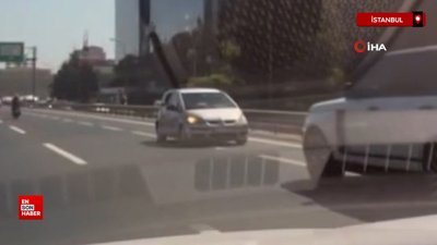 İstanbul’da trafikte ters yönde geri geri giden araç