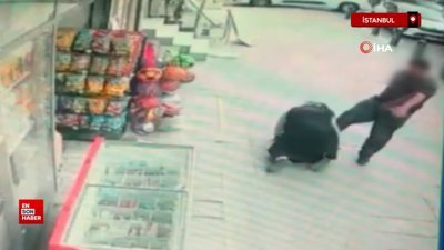 İstanbul'da zihinsel engelli şahıs sokak ortasında annesine saldırdı