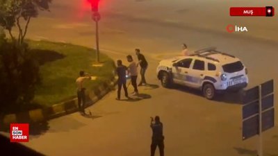 Muş’ta silahlı ve sopalı kavga kamerada: Polis havaya ateş açtı