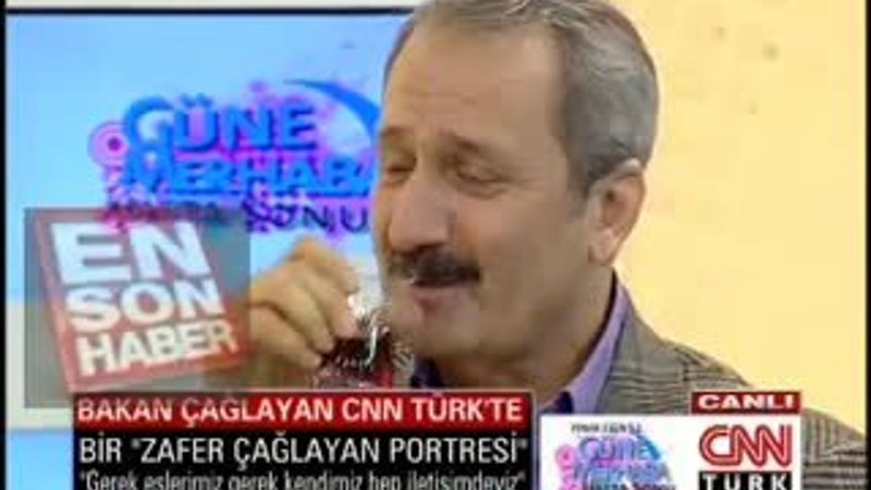 Zafer Çağlayan'dan canlı piyano performansı