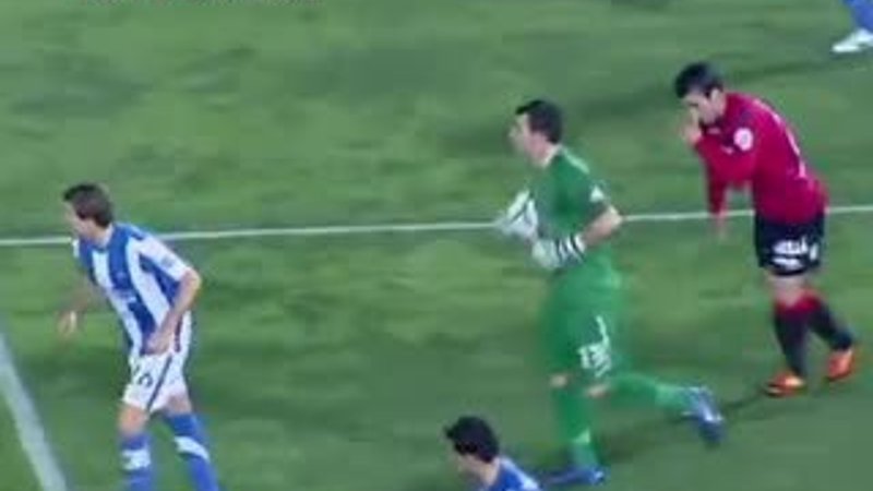 Kaleci futbolcuyu arkasında unutunca