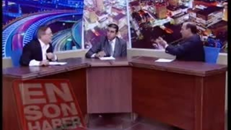 Arap kanalındaki Suriye tartışmasında silahlar çekildi