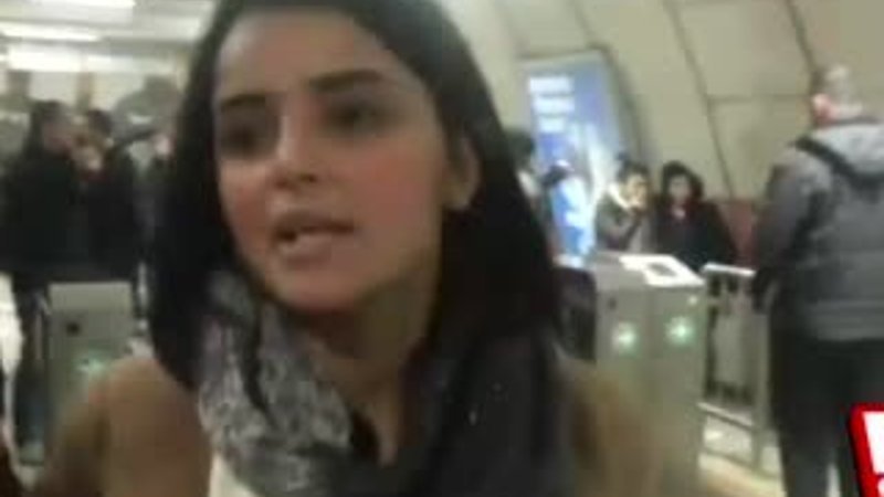 Taksim metrosunda güvenlik dedektörle saldırdı