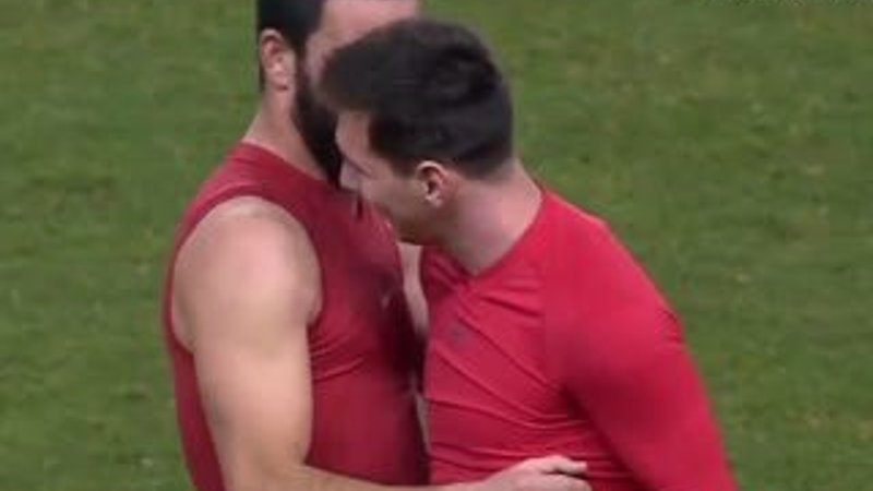 Messi ile Arda formalarını değiştirdi HD