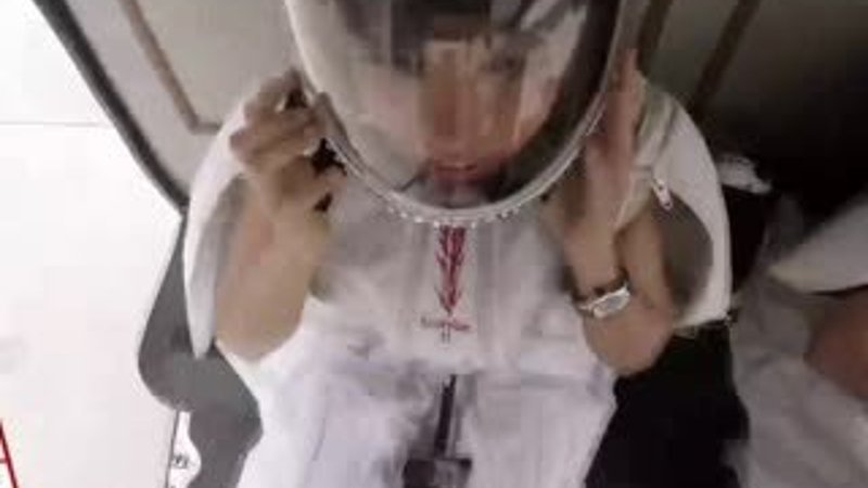 Panama şehri üzerinde wingsuit atlayışı