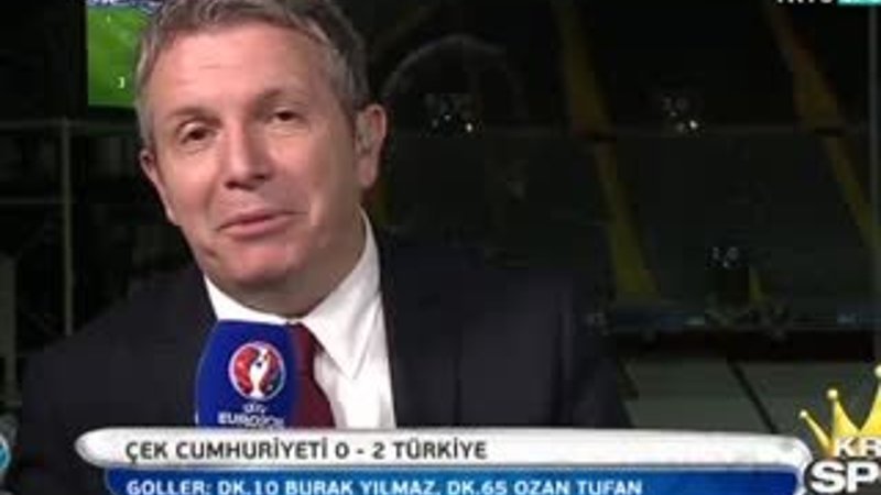 Eyfel Kulesi üçüncü kez kırmızı beyaz