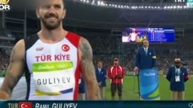 Usain Bolt 200 metrede de altın madalyayı aldı