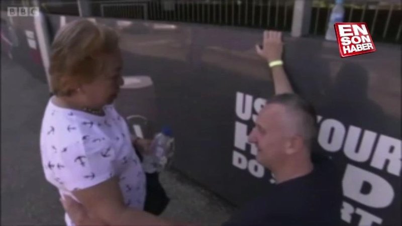 Londra yangınından kurtulan kadının kahramanıyla karşılaştığı an