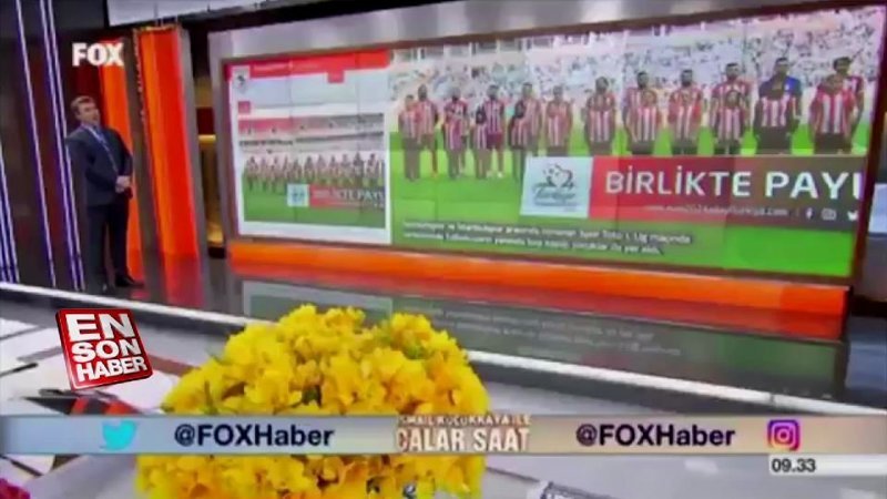 FOX'ta başörtülü sahaya çıkan çocuklar hedef gösterildi