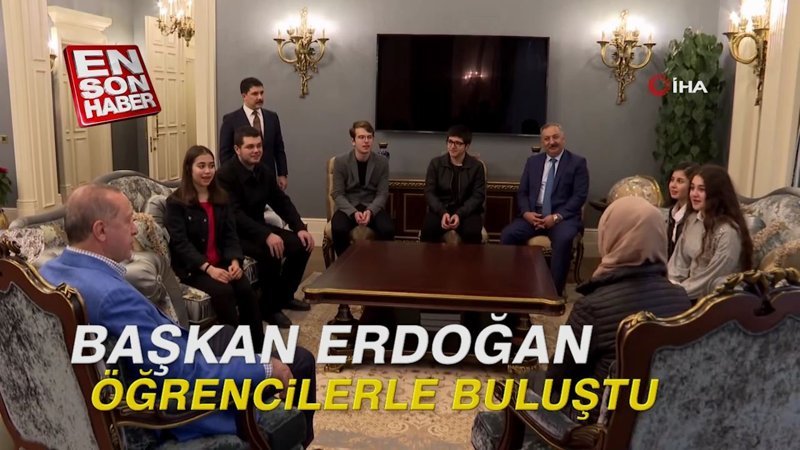 Erdoğan, çaya davet ettiği liselileri Külliye'de ağırladı