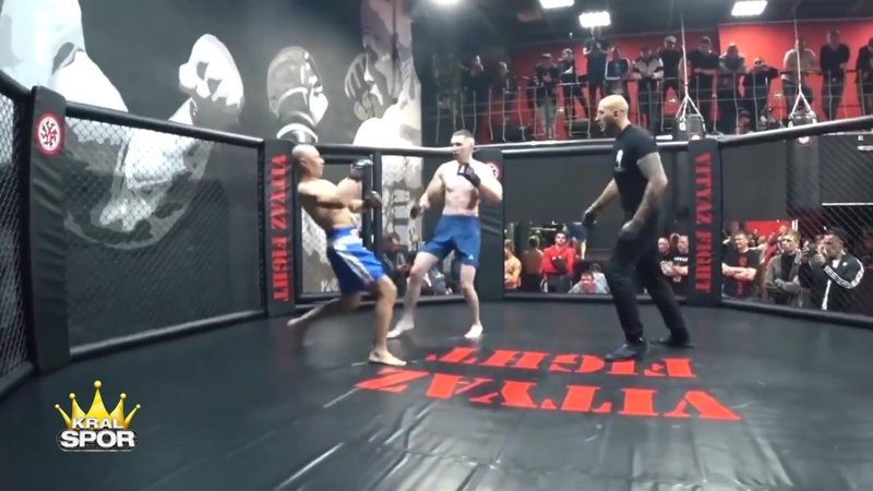 Rus Temel Reis, 3 dakikada nakavt oldu