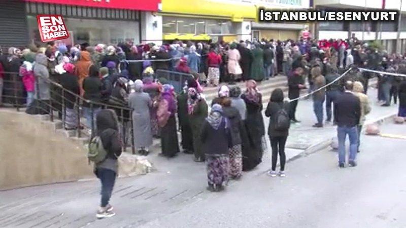 PTT önlerinde yardım parası kalabalığı