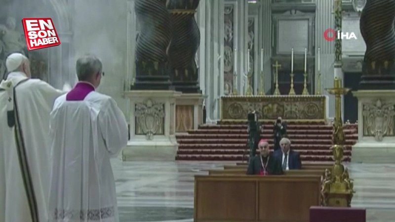 Papa tarihte ilk kez cemaatsiz Paskalya ayini düzenledi