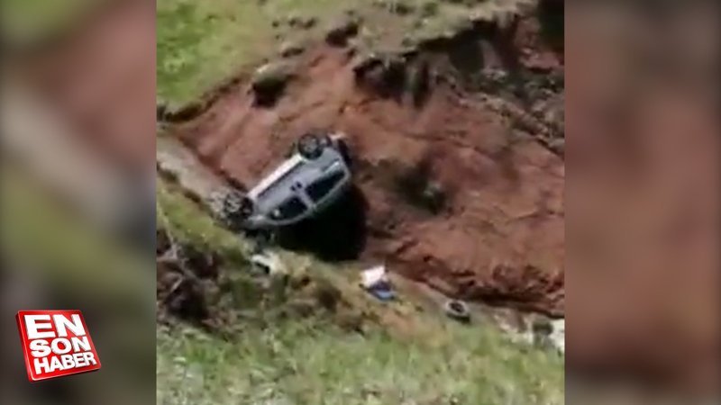 Ağrı'da, hafif ticari araç şarampole devrildi: 6 yaralı