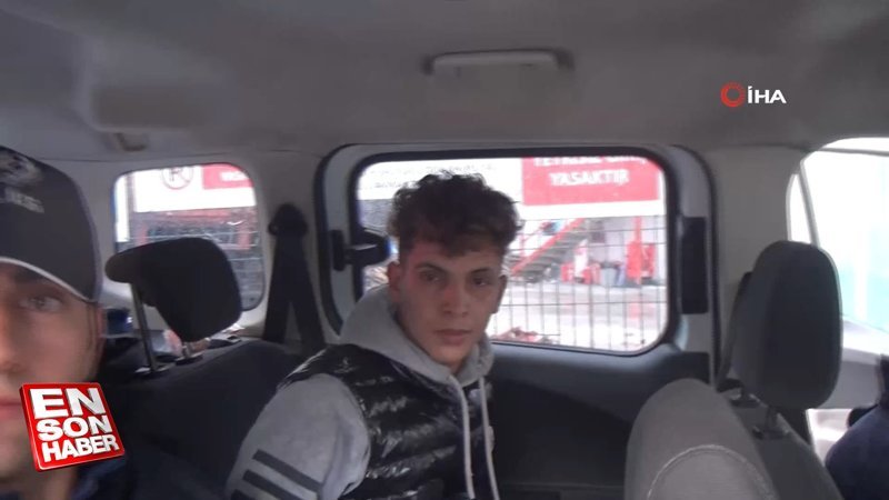 Kadının telefonunu çaldı, polisin üzerine doğru koştu