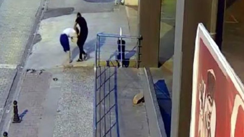 Adana’da kapkaççıya direnen kadın kamerada