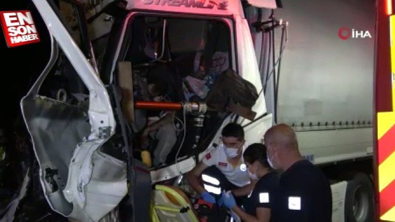 Samsun'da kaza yapan tır şoförü hayatını kaybetti