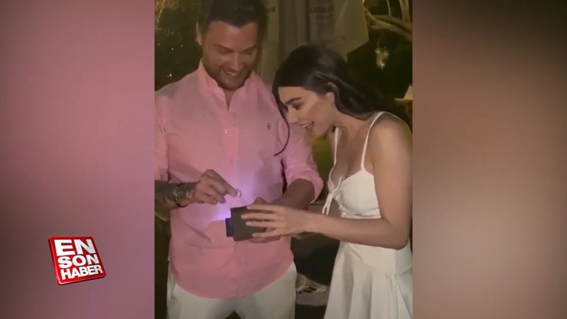 Sinan Akçıl Burcu Kıratlı'ya evlilik teklifi etti