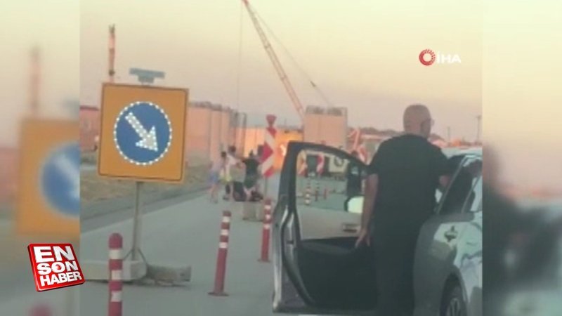 Balıkesir'de trafikte yol verme kavgası kamerada