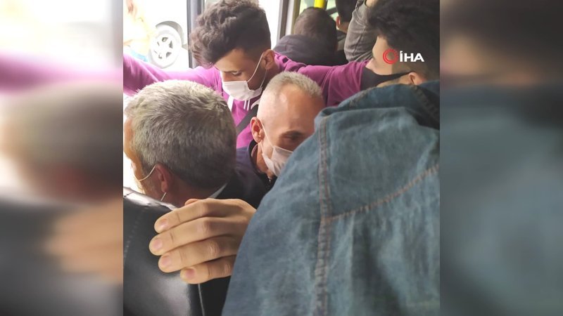Arnavutköy'de tıklım tıklım dolu minibüste yolculuk