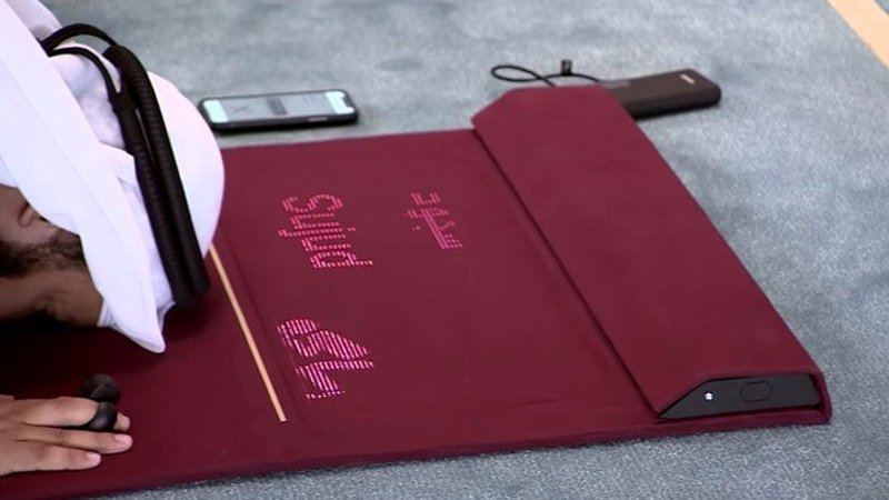 Katarlı bilgisayar mühendisi namaz kılmayı öğreten akıllı seccade tasarladı