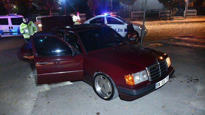 Aksaray’da polisin dur ihtarına uymayan sürücü otomobili bırakıp kaçtı 