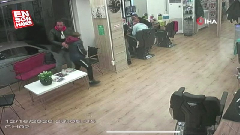 Güngören'de kuaföre silahlı saldırı kamerada