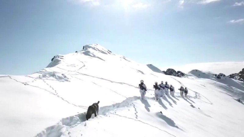 Hakurk’ta dondurucu soğukta görev yapan komandolar