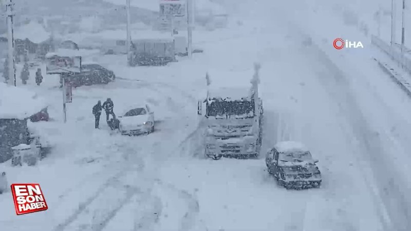 Düzce'de, TEM yolu İstanbul yönü ulaşıma kapandı 