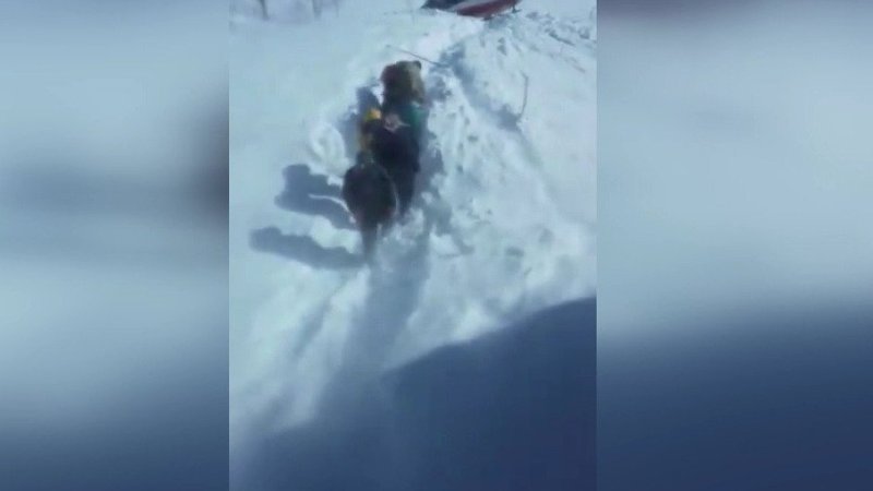 Van'da ulaşımı kapanan köyden hastayı helikopter aldı