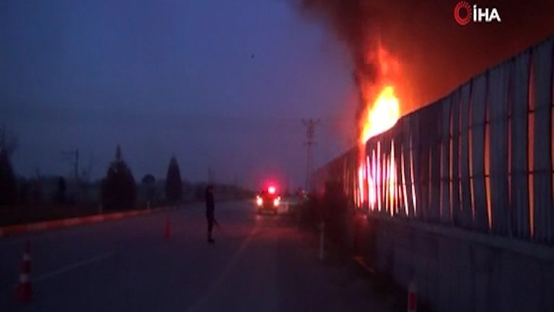 Manisa'da geri dönüşüm tesisinde yangın çıktı