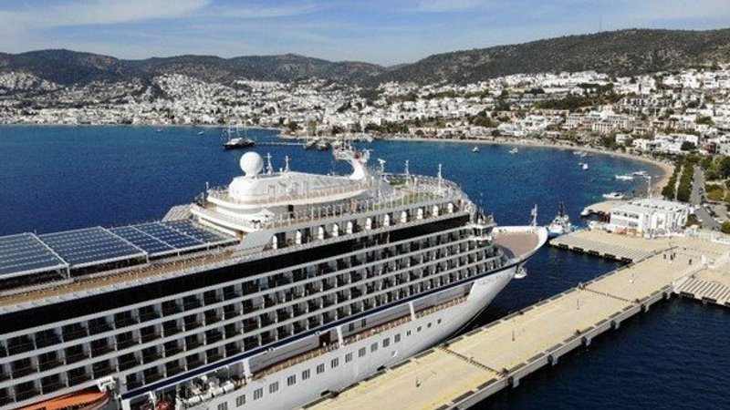 Bodrum'a sezonun ilk kruvaziyeri geldi: 30 gemi daha yolda