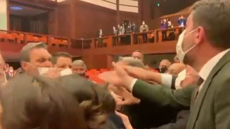 Alpay Özalan, HDP'li Gergerlioğlu'nu dışarı çıkarmak istedi