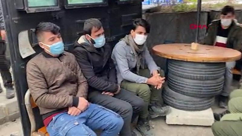 Samsun'da 2 ticari taksiden 9 göçmen çıktı