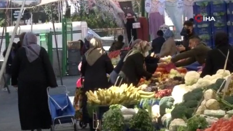 Semt pazarlarında Ramazan alışverişi hareketliliği