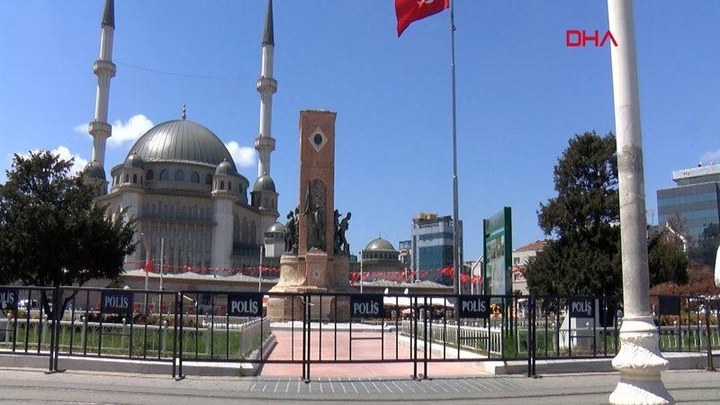 Taksim Anıtı'ndaki eksiklik iki yıl sonra fark edildi