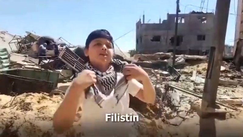 Filistinli çocuk Gazze’den dünyaya rap yaparak haykırdı