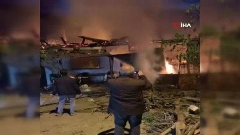 Trabzon'da yanan ev küle döndü