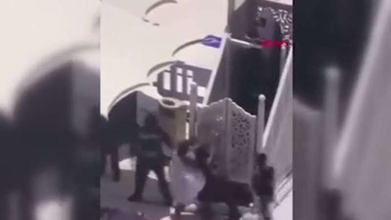 Kabe imamı Şeyh Bandar Balila'ya bıçaklı saldırı girişimi