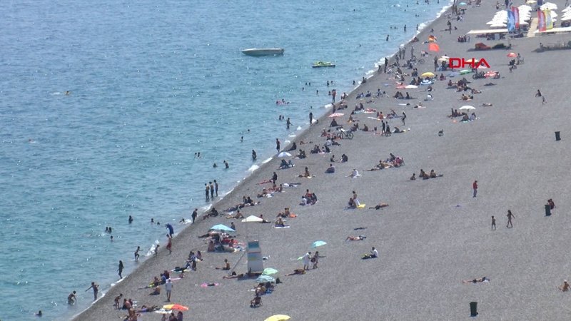 Antalya'da sahiller doldu