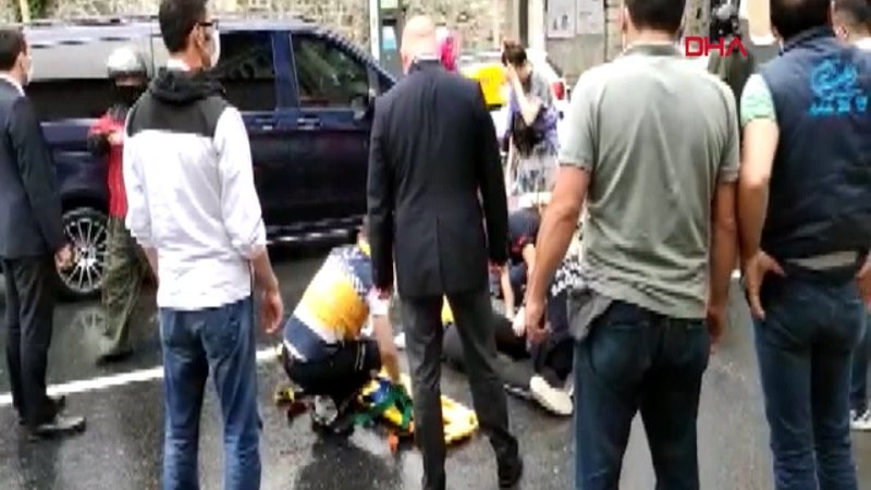 Beşiktaş'ta yolun karşısına geçen kadına, motosiklet çarptı