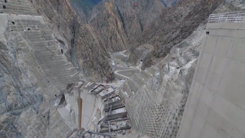 Yusufeli Barajı’nın gövde yapım süreci, 1 dakika 40 saniyede anlatıldı
